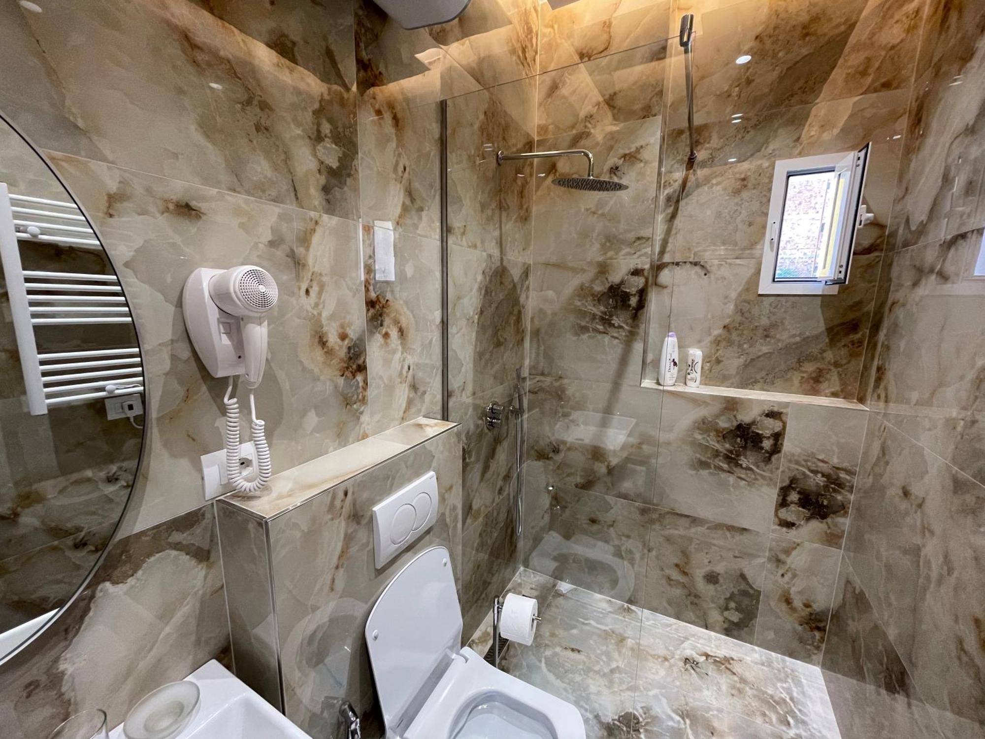 Hotel 15 - Center 4*